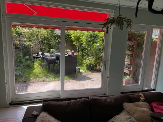 Nieuwe schuifpui van de woonkamer naar de tuin in Hilversum