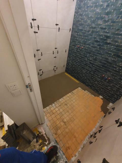 Badkamer in Hilversum tijdens het tegelwerk